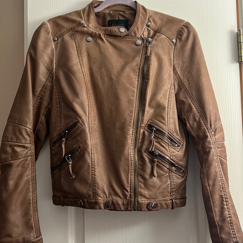 Women’s camel leather jacket - size medium